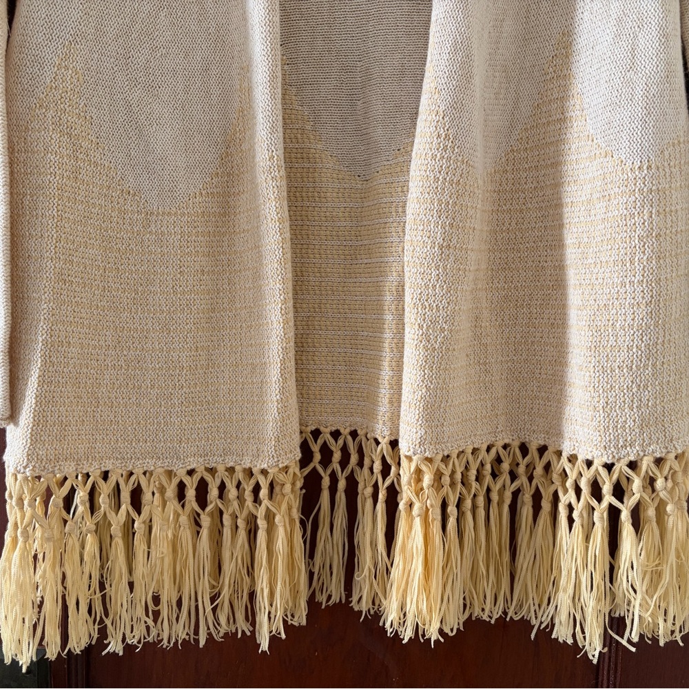 Lilly Pulitzer Tatum Long Fringe Hem
Cardigan Gold Metallic Small - Picture 3 of 12
